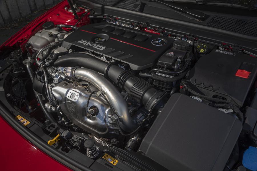 Моторный отсек Mercedes-AMG CLA35 4Matic (C118) 2019 года  (NA) (фото 22 из 40)